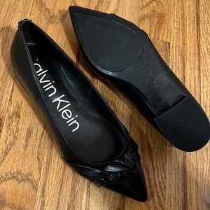 Woman’s 6.5 Calvin Klein Kenedy Pointed Toe Flat